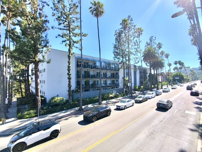 Building Photo - 7560 Hollywood Blvd