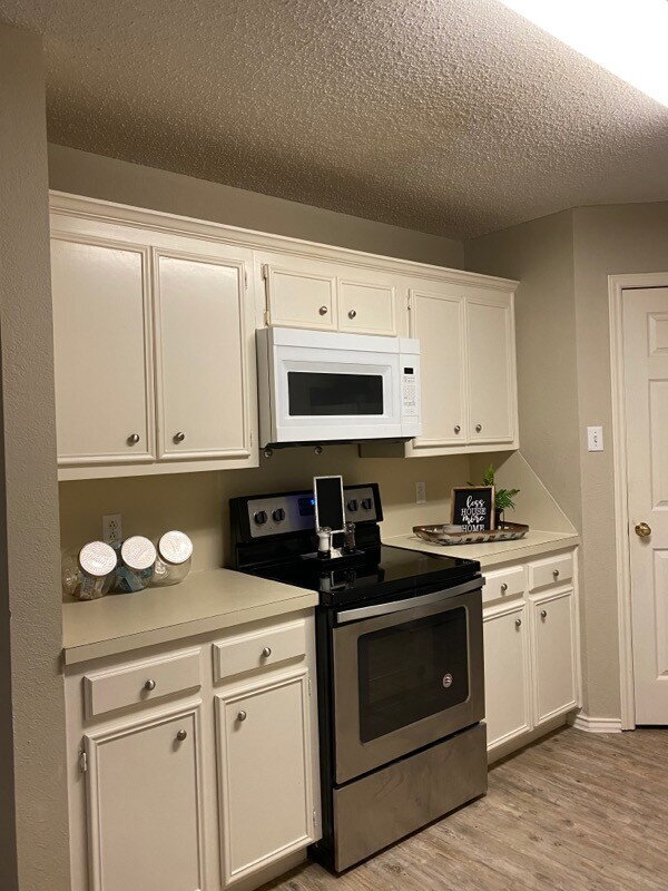 Building Photo - Beautiful 2/2 Townhouse in South Lubbock