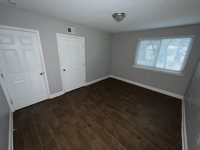 Building Photo - Spacious 4-bedroom 2.5-bathroom Home with Modern Upgrades