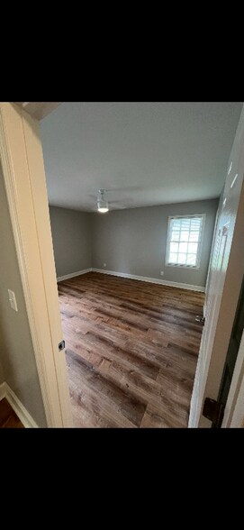 Building Photo - 5820 Windsor Dr