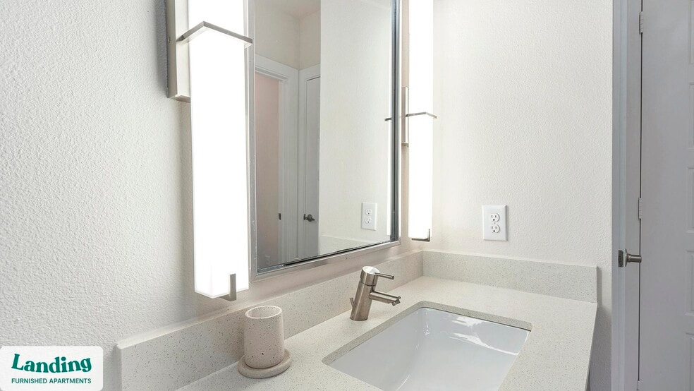 Building Photo - 15950 Chase Hill Blvd