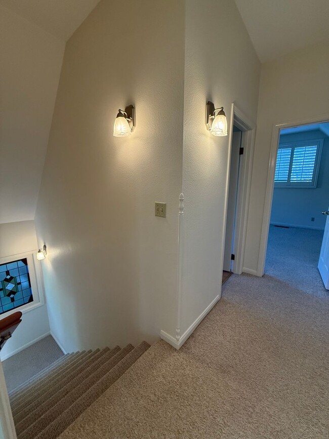 Building Photo - MOVE IN SPECIAL!!! $500 OFF THE FIRST MONT...