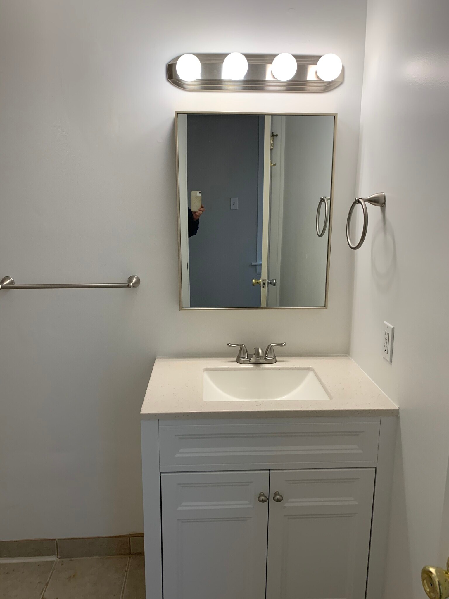 Building Photo - 325 Adrain St