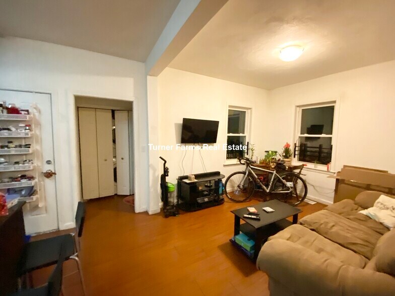 Building Photo - 93A Hillside St