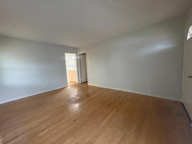 Building Photo - 3329 Roxana Rd