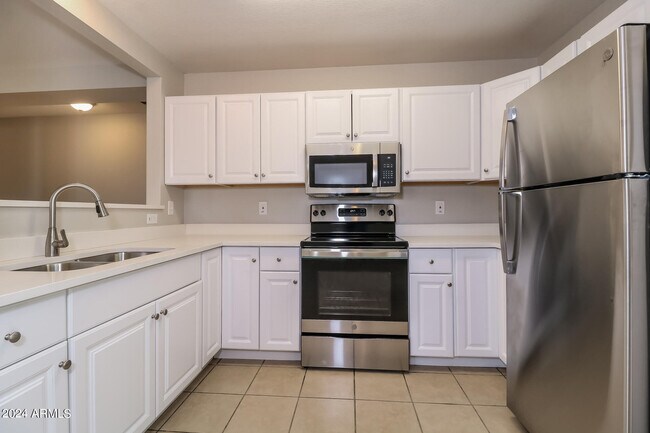 Building Photo - 11841 W Corrine Dr