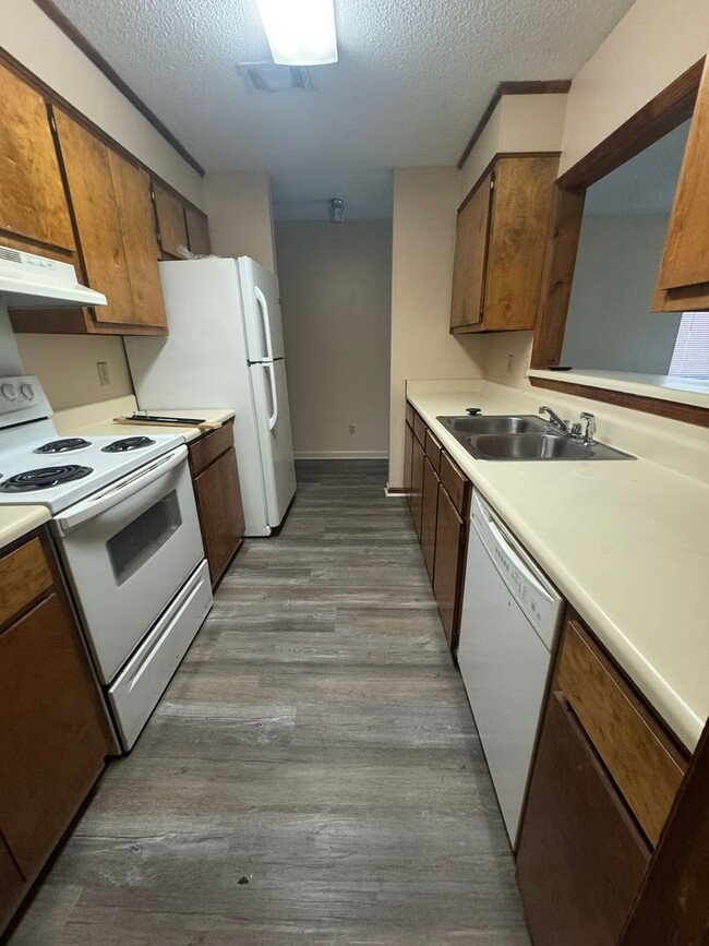 Building Photo - Remodeled Duplex on Belair Road