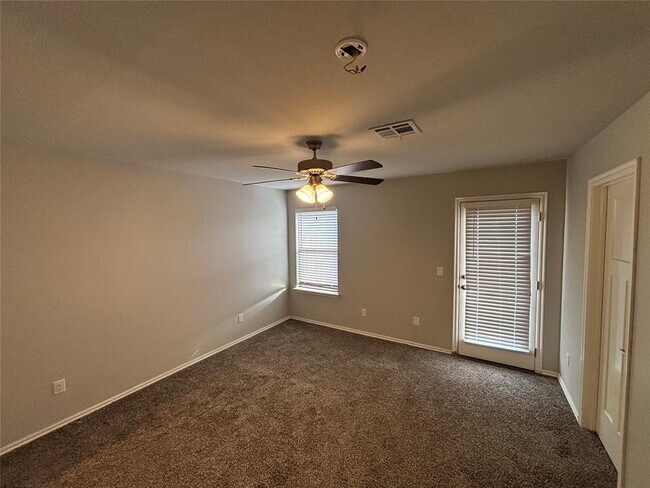 Building Photo - 8814 SW 45th St