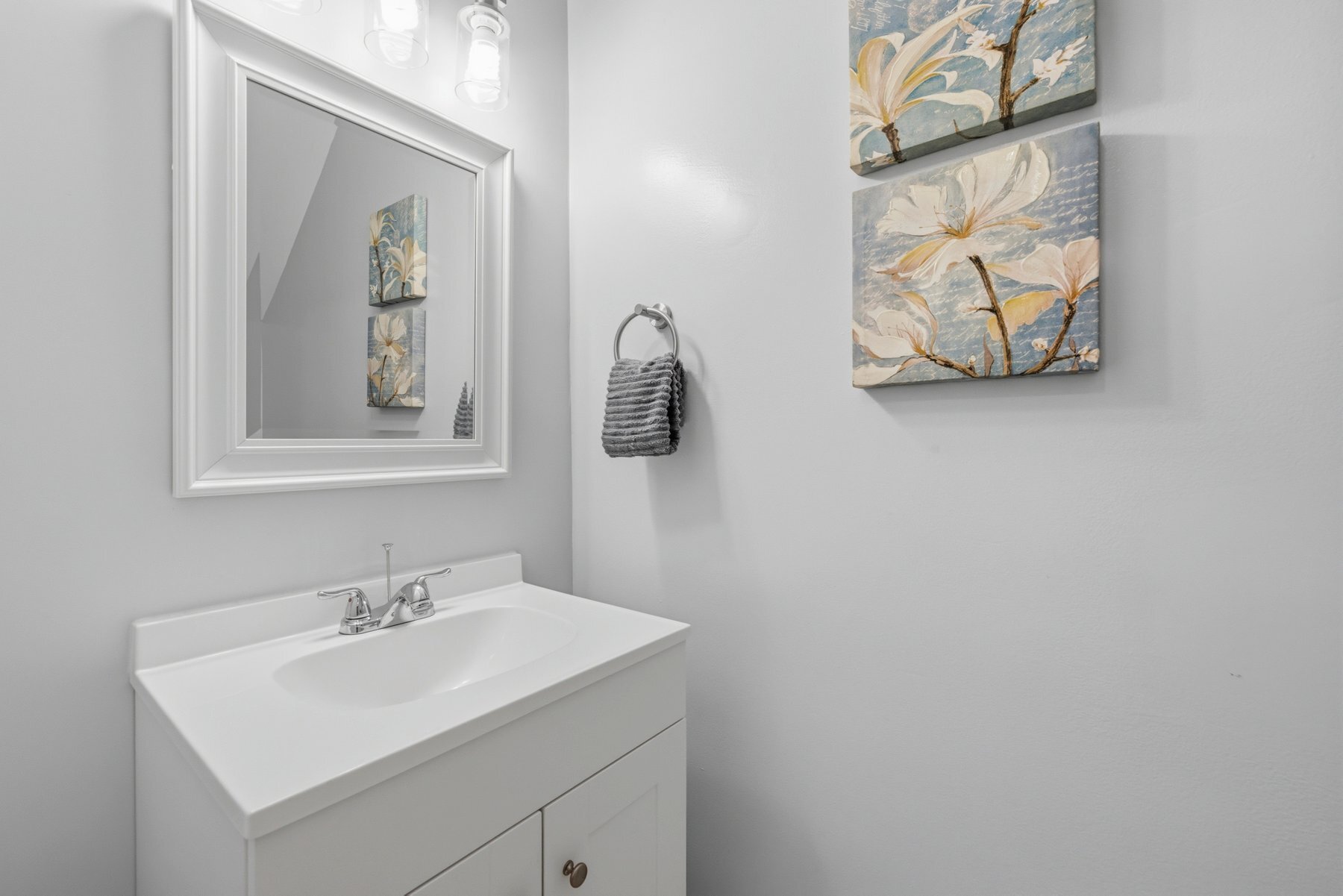 Building Photo - 204 Webster St NE