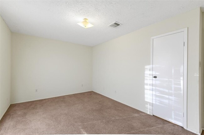 Building Photo - 5212 Beaverbrook Dr