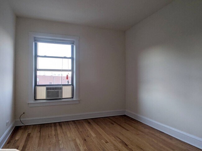 Building Photo - 2651 N Spaulding Ave