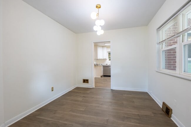 Building Photo - Lovely 3 BR/2 BA Single-Family Home in Gle...