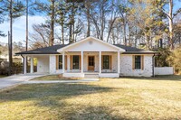 Building Photo - Beautifully Renovated Ranch Floor Plan, 3 ...