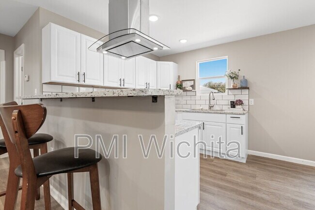 Building Photo - 1147 Inverness Dr