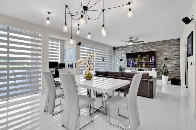 Building Photo - 9179 Fontainebleau Blvd