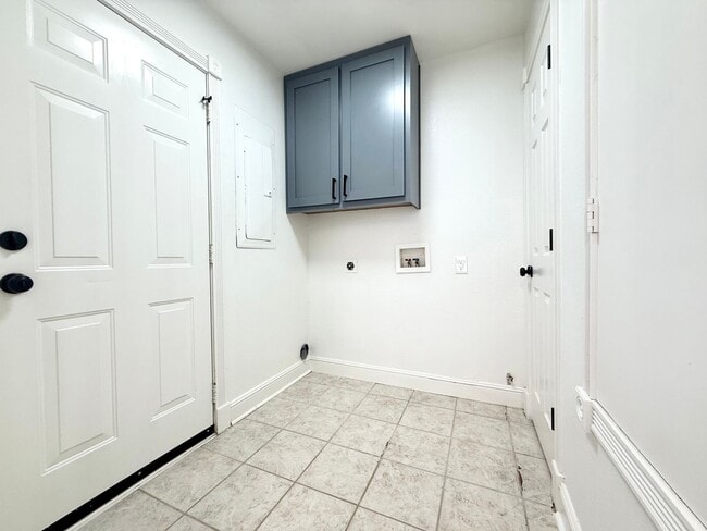 Building Photo - ***310 N. C Street***
