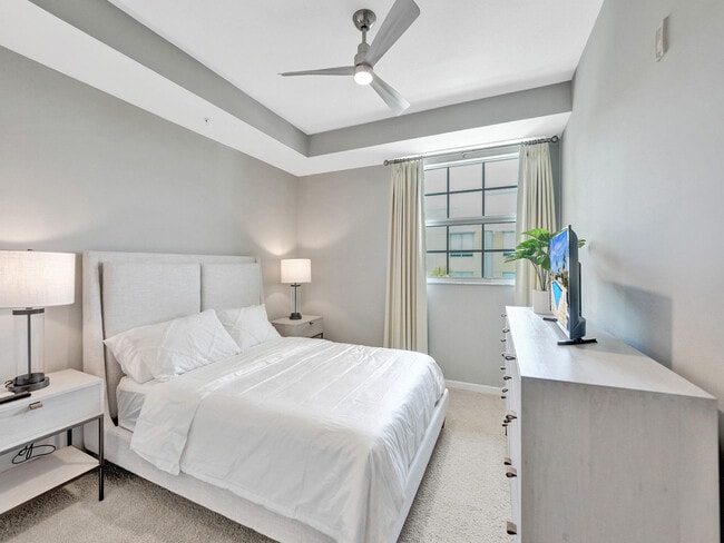 Building Photo - 225 NE 1st St