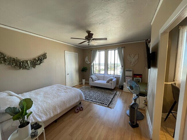 Building Photo - 315 W 3rd St