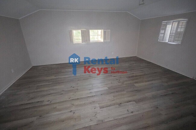 Building Photo - 2101 Waggoner Ave