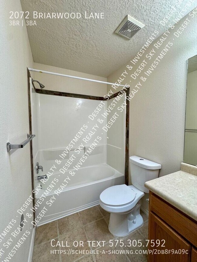 Building Photo - 2072 Briarwood Ln