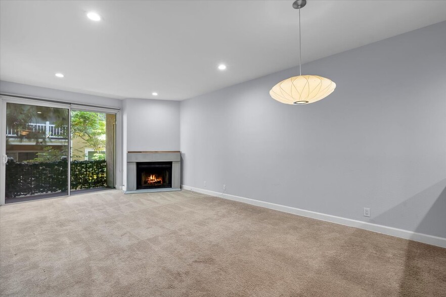 Building Photo - 8505 Gulana Ave