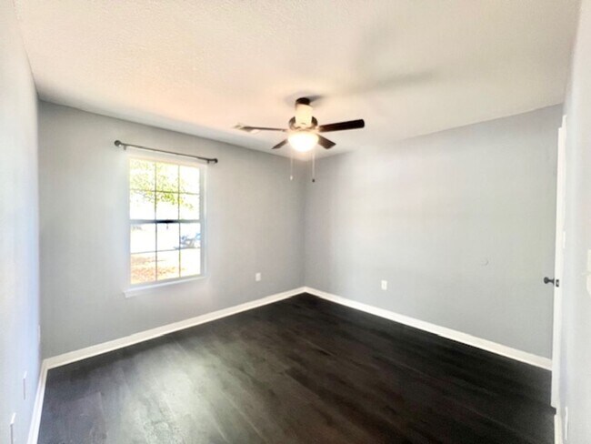 Building Photo - 3200 Skynight Dr