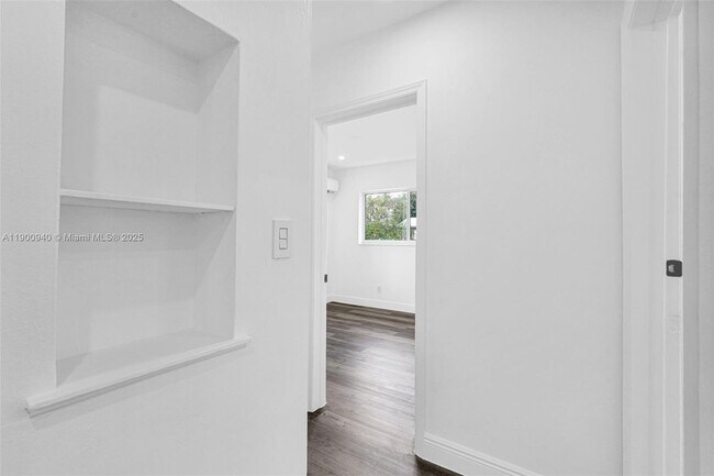 Building Photo - 2212 Roosevelt St