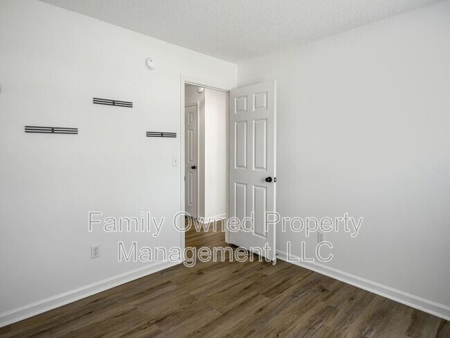 Building Photo - 147 Danzid Dr