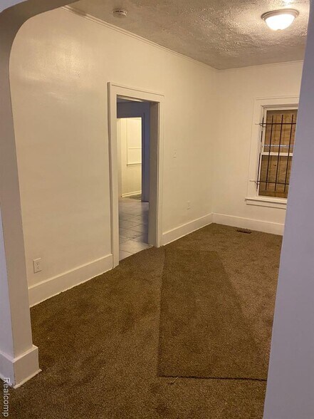 Building Photo - 12303 Cloverlawn Ave