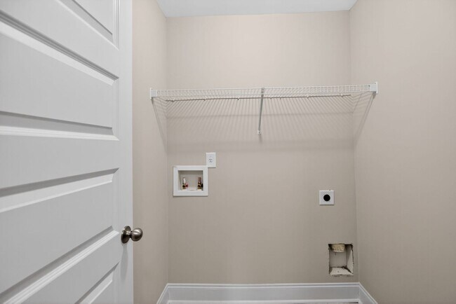 Building Photo - Move-In Ready Gem with Main-Level Owner's Suite