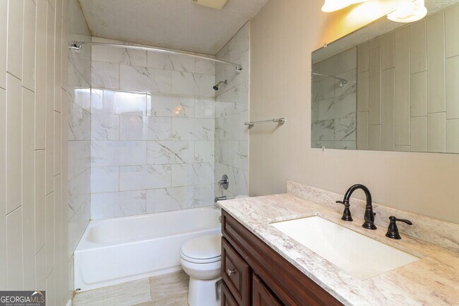 Building Photo - 2408 Chauncey Ln