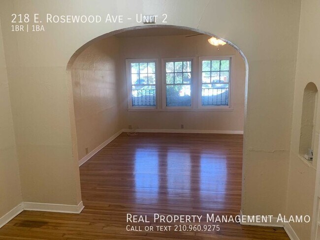 Building Photo - 218 E Rosewood Ave