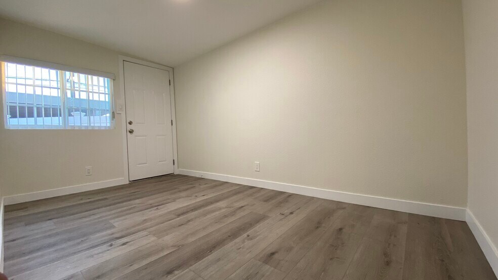 Building Photo - 1542 marine ave