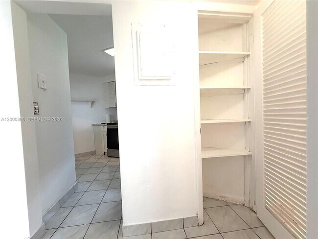 Building Photo - 1701 NE Miami Gardens Dr
