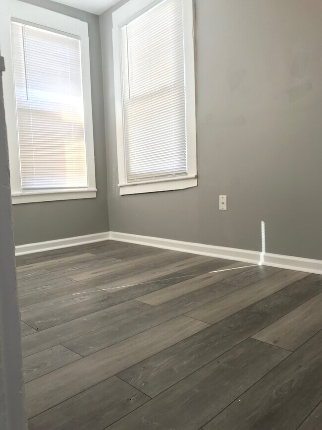 Building Photo - 353 Poplar St