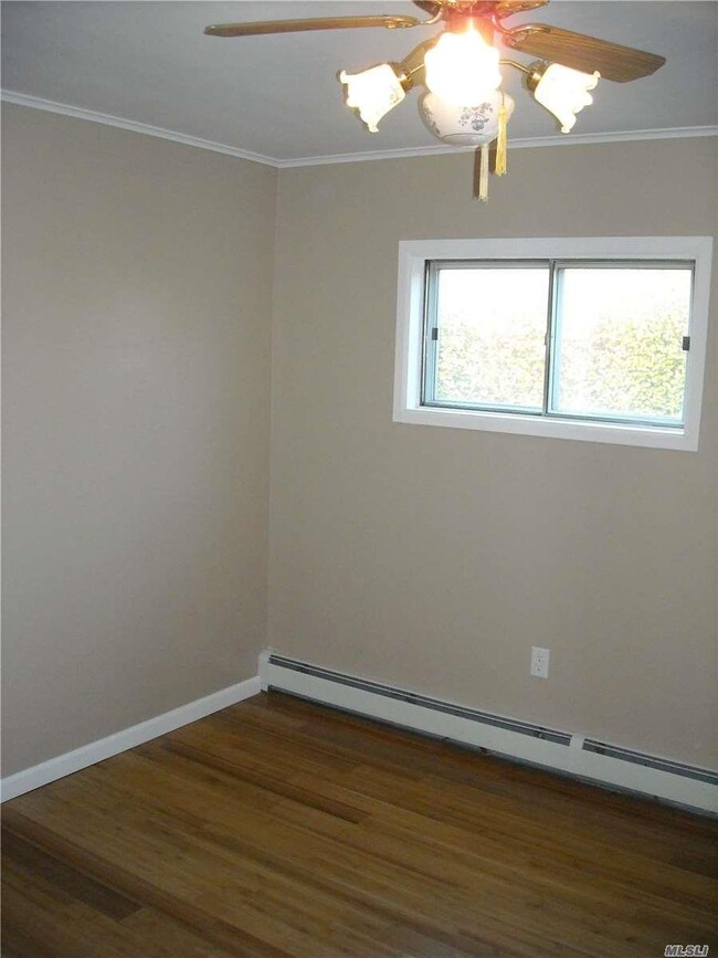 Building Photo - 267 Elm Dr S
