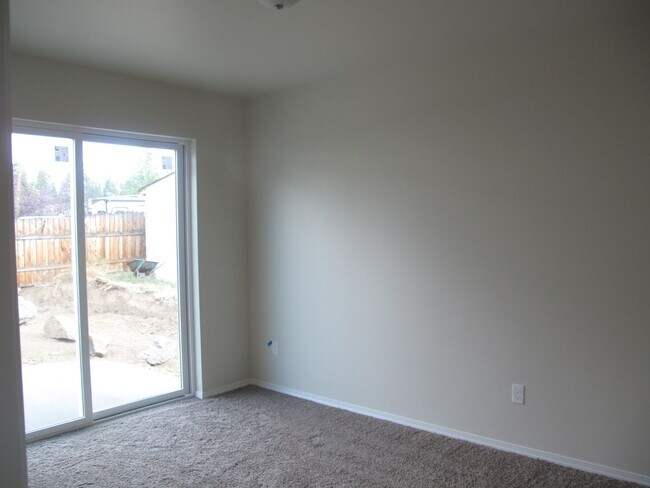 Building Photo - Live in Sisters Oregon