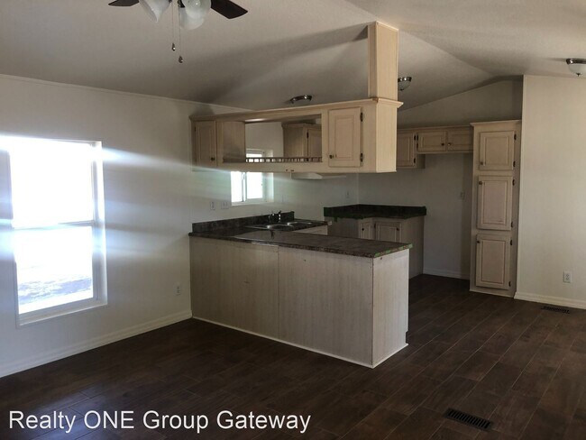 Building Photo - 2 br, 2 bath House - 209 E. Las Praderas