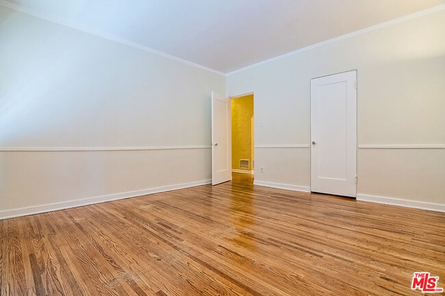 Building Photo - 1071 Cloverdale Ave