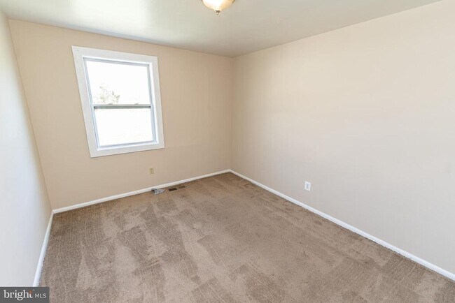 Building Photo - 516 Bay St