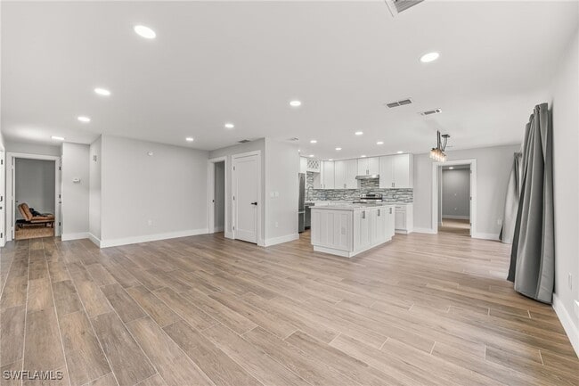 Building Photo - 1890 Bald Eagle Dr