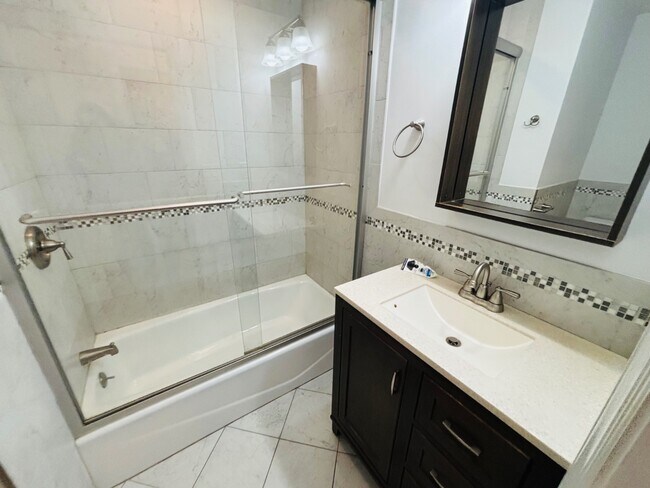 Building Photo - 27 1st St