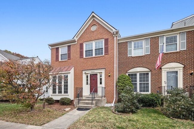 Building Photo - Modern Brick End-Unit Townhome with Stunning Upgrades and Serene Wooded Views