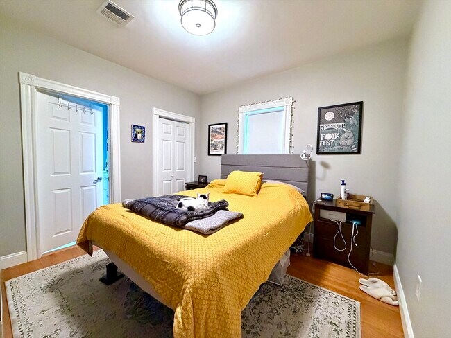 Building Photo - 37 Moseley St