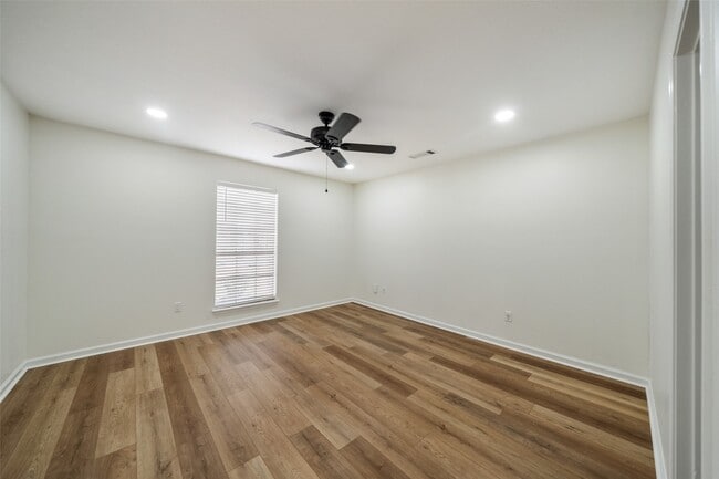 Building Photo - 3518 Cave Springs Dr