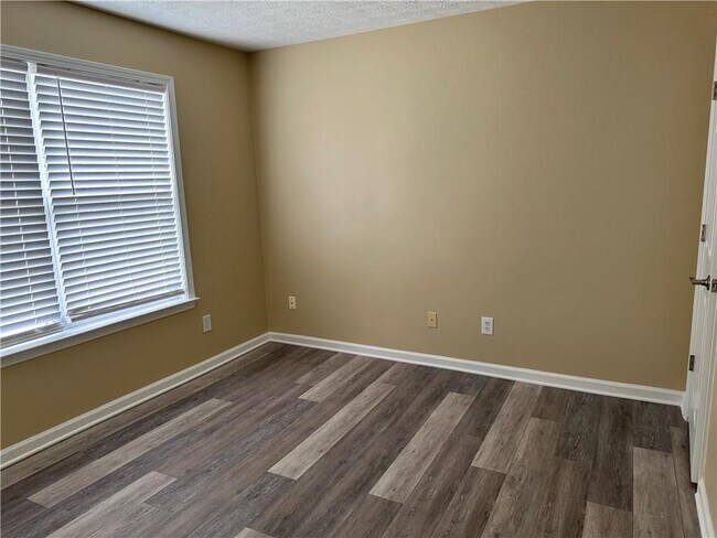 Building Photo - 816 Norwalk Cove NE