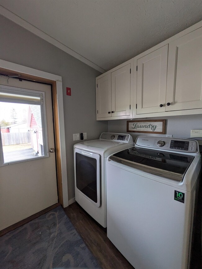 Building Photo - 11 Corn Hill Rd