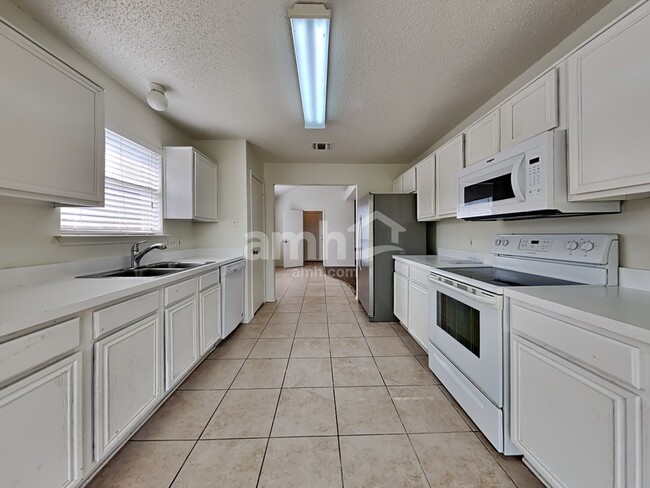 Building Photo - 1104 Brook Canyon Dr