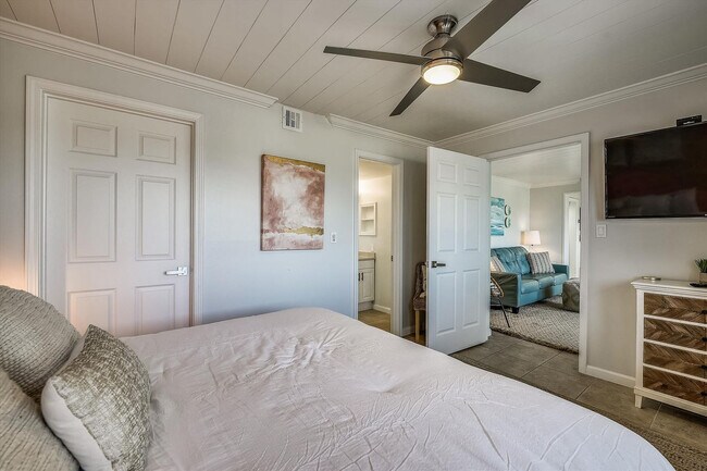 Building Photo - 23223 Front Beach Rd