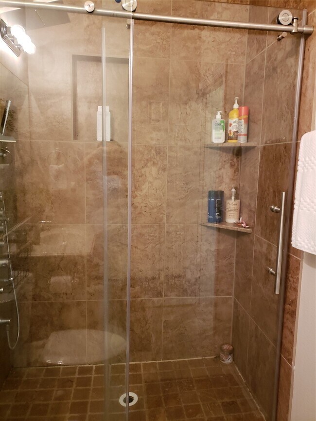 Building Photo - 226 Golden Grain Dr